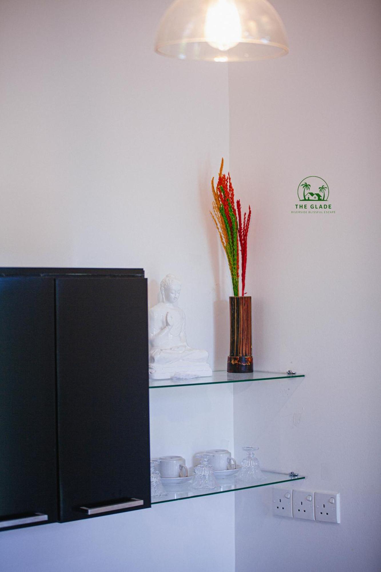 The Glade Aparthotel Уелигама Екстериор снимка