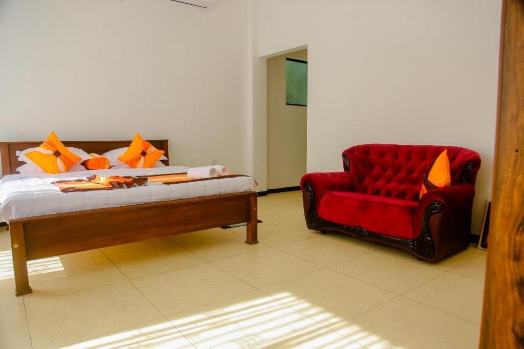 The Glade Aparthotel Уелигама Екстериор снимка