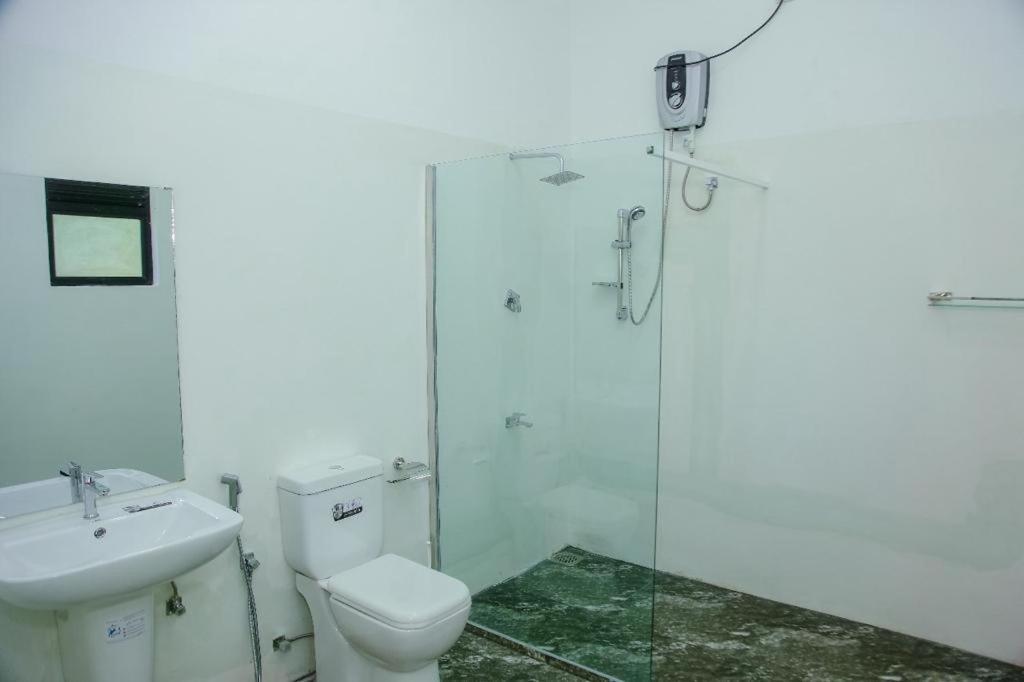 The Glade Aparthotel Уелигама Екстериор снимка