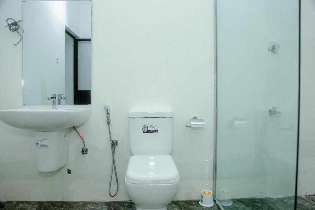 The Glade Aparthotel Уелигама Екстериор снимка