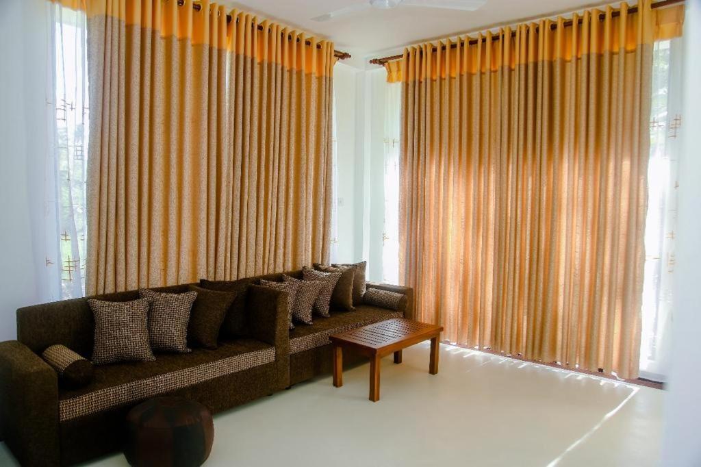The Glade Aparthotel Уелигама Екстериор снимка